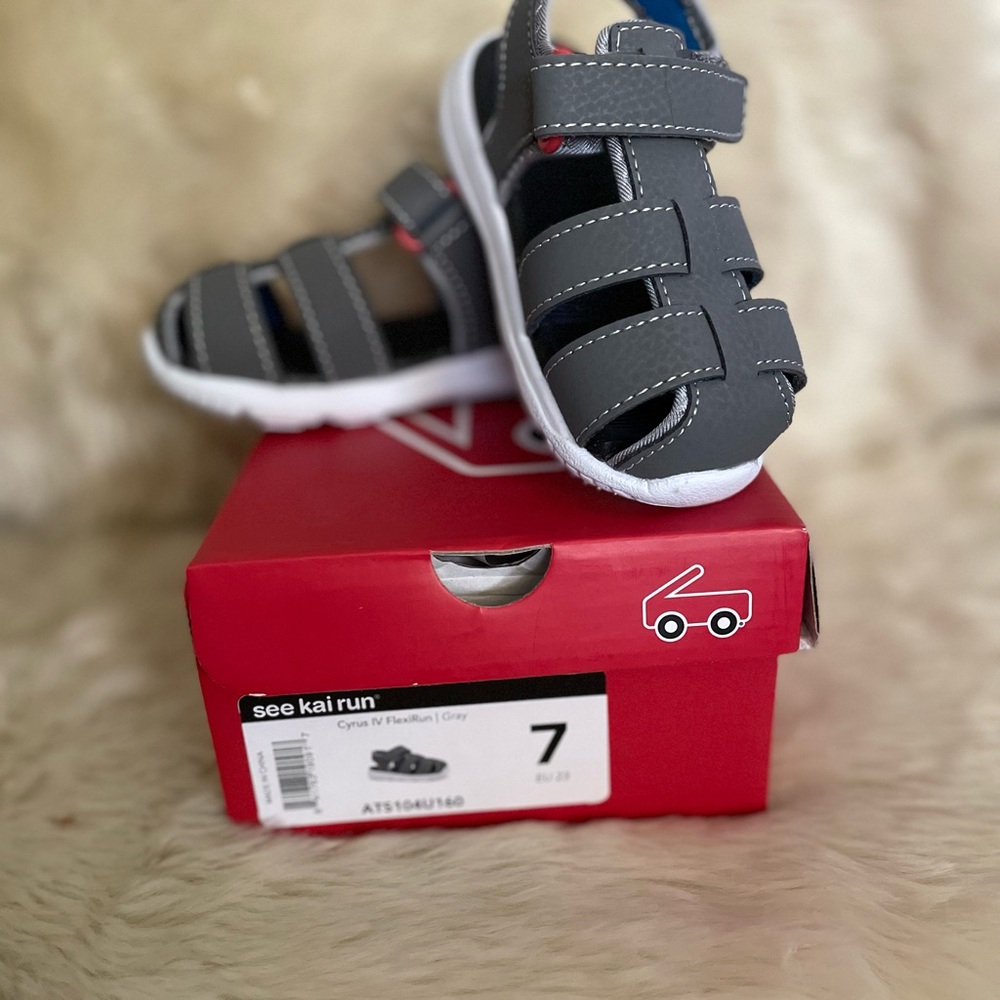 NWT Toddler sz 7 See Kai Run Cyrus Flexirun Gray/Red Sandals
